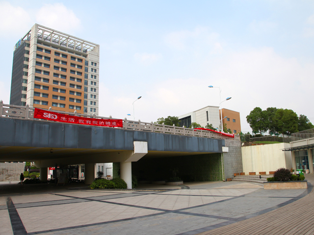 下沉式广场